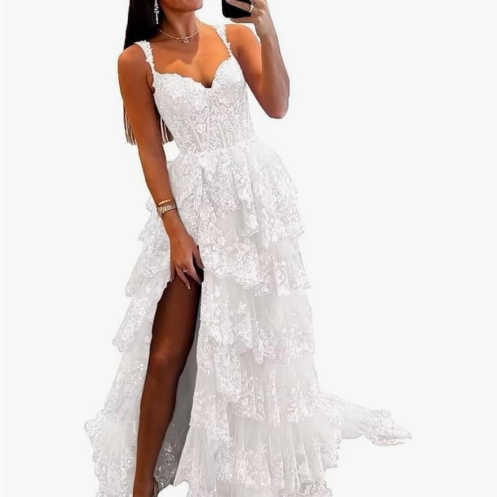 White Sleeveless Sweetheart Wedding Gown